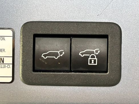 Used 2023 Toyota Corolla Cross XLE w/ Convenience Package AWD/4WD image 13
