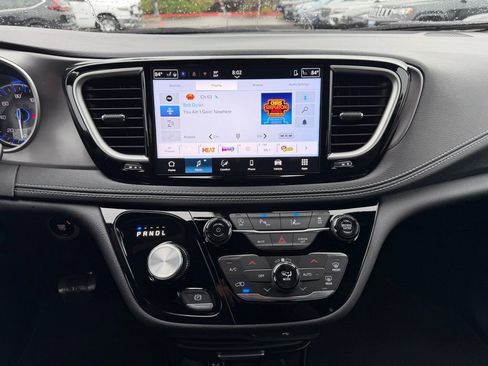 New 2026 Chrysler Pacifica Select FWD image 21