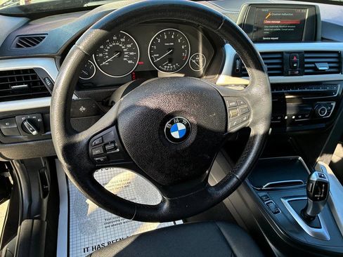 Used 2018 BMW 320i Sedan RWD image 2