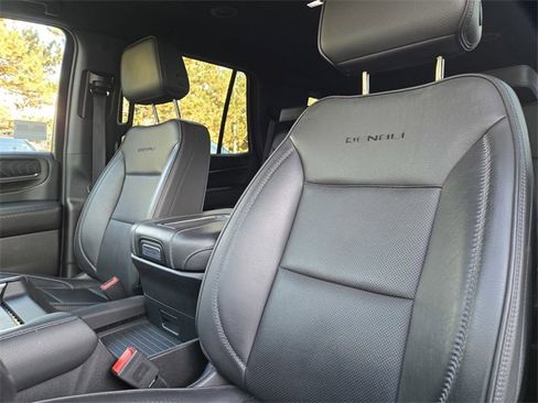 Used 2023 GMC Yukon Denali image 13