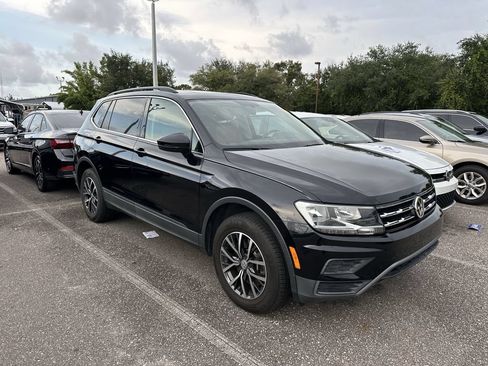 Used 2019 Volkswagen Tiguan SE w/ Panoramic Sunroof Package FWD image 4