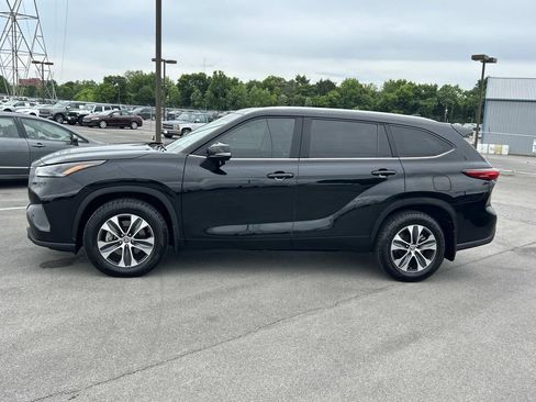 Used 2023 Toyota Highlander XLE FWD image 7