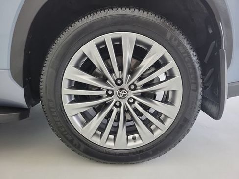Used 2023 Toyota Highlander Platinum FWD image 13