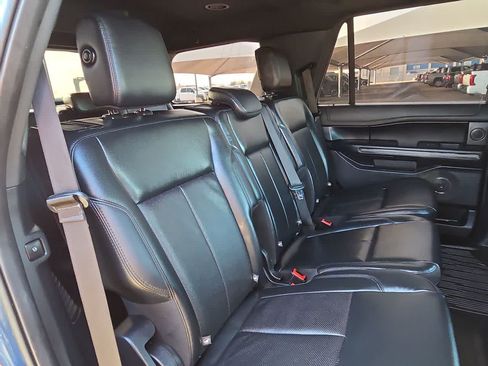 Used 2019 Ford Expedition XLT w/ Equipment Group 202A RWD image 17