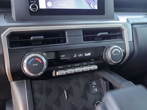 Used 2024 Toyota Tacoma SR5 AWD/4WD image 21