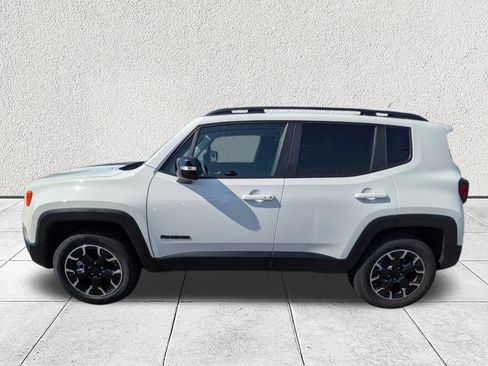 Used 2023 Jeep Renegade Latitude AWD/4WD image 6