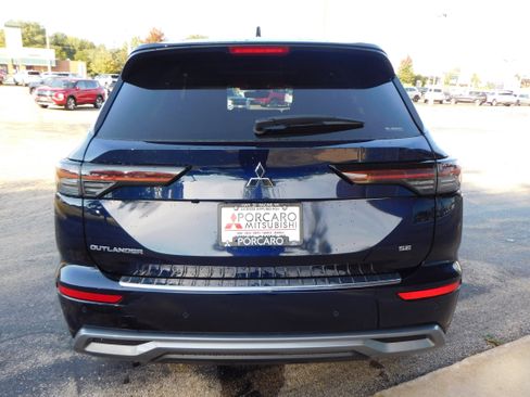 New 2025 Mitsubishi Outlander SE image 4