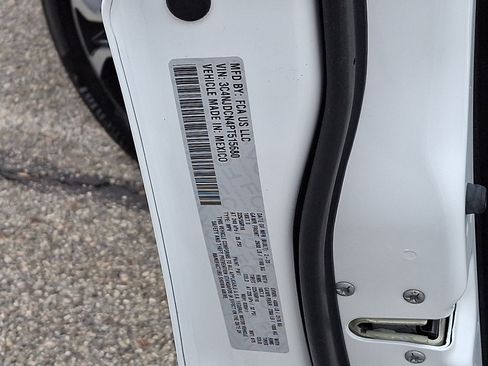 Used 2023 Jeep Compass Limited image 27