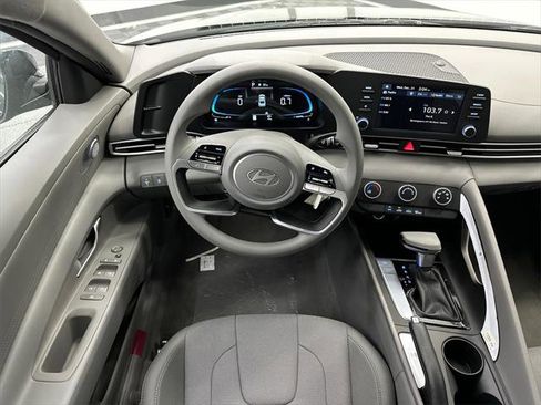 New 2026 Hyundai Elantra SE image 21