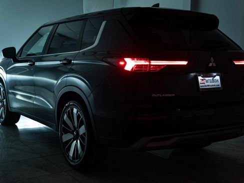 New 2026 Mitsubishi Outlander SE image 33