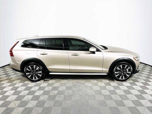 Used 2025 Volvo V60 B5 Cross Country Ultra w/ Protection Package Premier image 8
