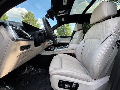 Used 2025 BMW X7 M60i w/ Climate Comfort Package AWD/4WD image 9