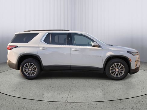 Used 2023 Chevrolet Traverse LT image 24
