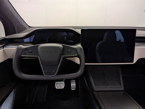 Used 2022 Tesla Model X Plaid image 6