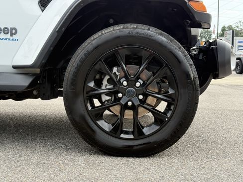 Used 2025 Jeep Wrangler Unlimited Sahara AWD/4WD image 13