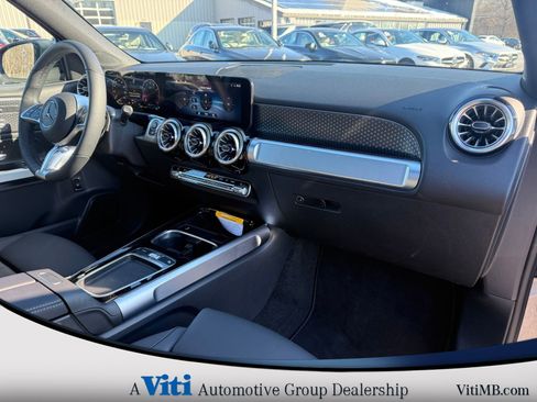 Used 2026 Mercedes-Benz GLB 250 4MATIC image 30