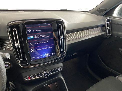 Used 2020 Volvo XC40 T5 R-Design image 24