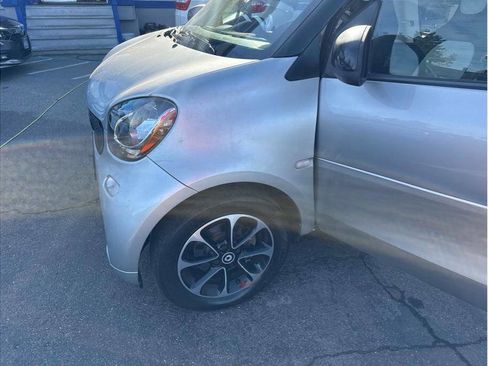 Used 2016 smart fortwo passion RWD image 12