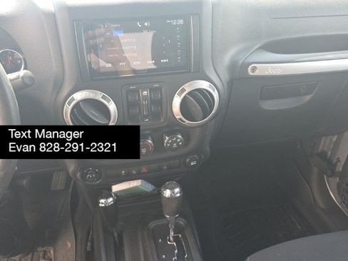 Used 2017 Jeep Wrangler Unlimited Sahara w/ Connectivity Group AWD/4WD image 12