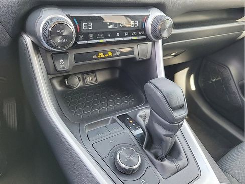 Used 2025 Toyota RAV4 XLE AWD/4WD image 17