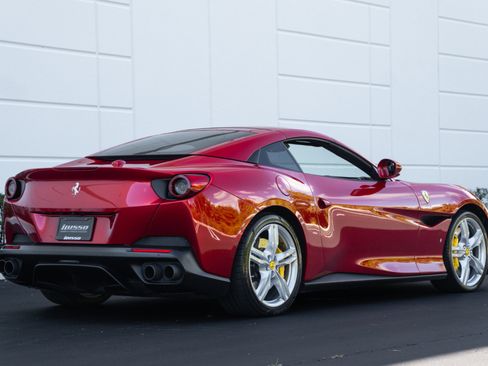 Used 2019 Ferrari Portofino RWD image 17