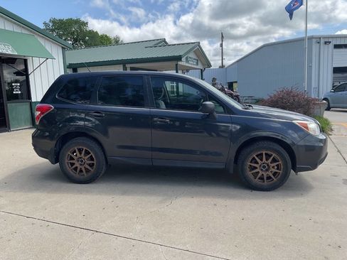 Used 2015 Subaru Forester 2.5i AWD/4WD image 2
