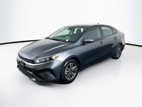 Used 2023 Kia Forte LXS image 3