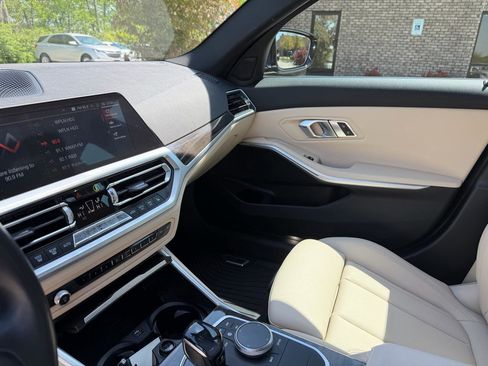 Used 2020 BMW 330i xDrive Sedan w/ Convenience Package image 11