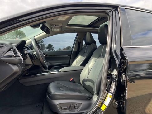 Used 2020 Toyota Camry XSE image 10