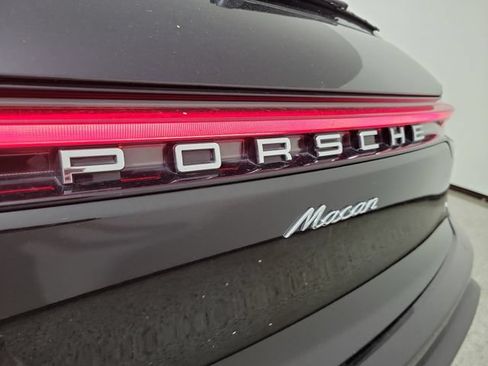 Used 2025 Porsche Macan AWD/4WD image 5
