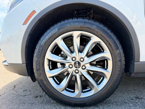 Used 2022 Lincoln Corsair AWD w/ Premium Package image 2