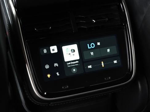 Used 2024 Rivian R1S Adventure image 30