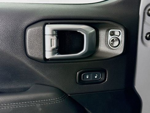 Used 2023 Jeep Wrangler Unlimited Sahara AWD/4WD image 20