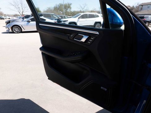 Used 2017 Porsche Macan image 21