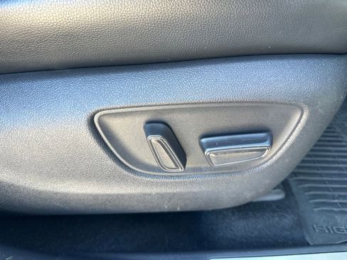 Used 2021 Toyota Highlander Limited image 43