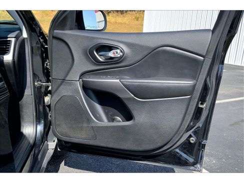 Used 2022 Jeep Cherokee Latitude Lux w/ Sun & Sound Group FWD image 23