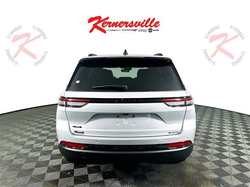 New 2025 Jeep Grand Cherokee Altitude image 6