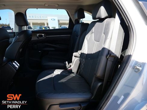 Used 2023 Kia Sorento SX Prestige image 16