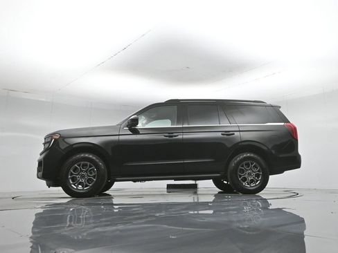 Certified 2025 Ford Expedition Active AWD/4WD image 8