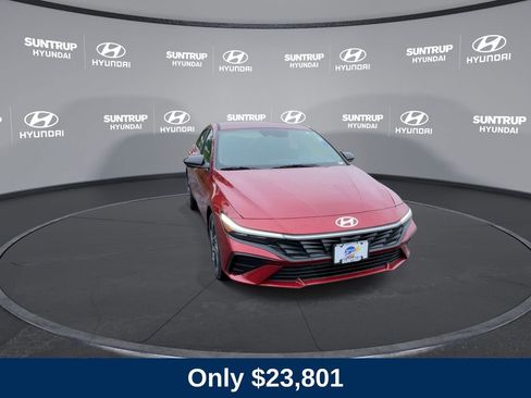 Used 2025 Hyundai Elantra Sport image 4