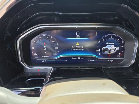 Used 2025 Chevrolet Silverado 1500 LT Trail Boss w/ Convenience Package II AWD/4WD image 9