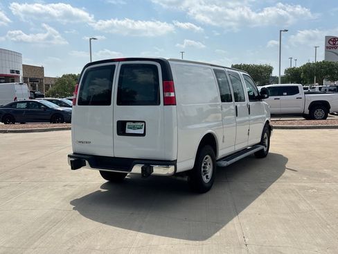 Used 2024 Chevrolet Express 2500 w/ Driver Convenience Package RWD image 4