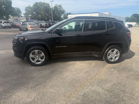 Used 2023 Jeep Compass Latitude AWD/4WD image 4