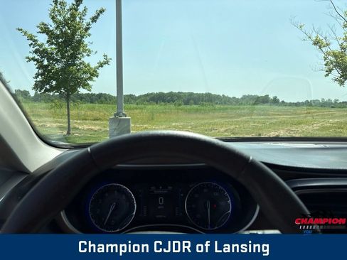 Used 2018 Chrysler Pacifica LX FWD image 21