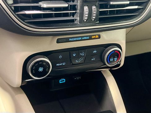 Used 2022 Ford Escape SE image 27