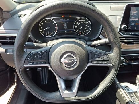 Used 2023 Nissan Altima 2.5 SV FWD image 15