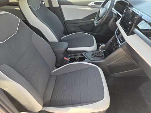 New 2026 Volkswagen Taos SE FWD image 13