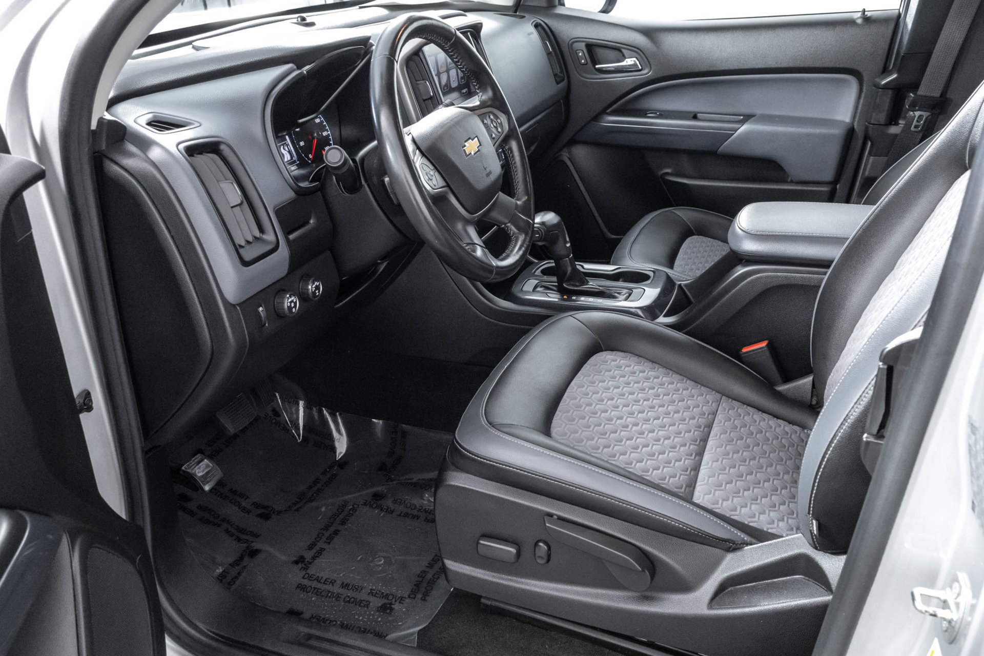 Used 2017 Chevrolet Colorado Z71 AWD/4WD image 7