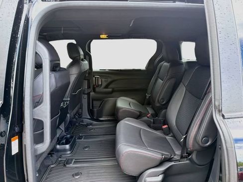 Used 2026 Toyota Sienna XSE FWD image 22