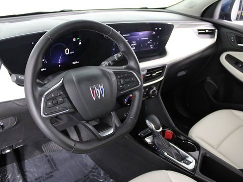Used 2025 Buick Encore GX Sport Touring image 17